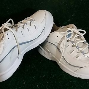 Easy Spirit White Walkers